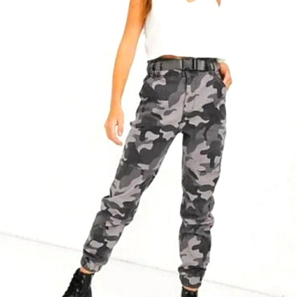 Hollister Pants - Hollister High-Rise Camo Pants